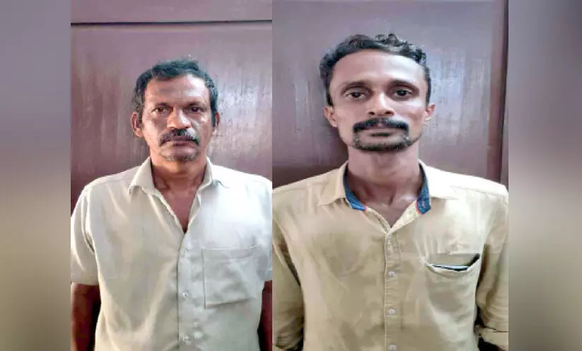 ഓട്ടോയിൽ കറങ്ങി വാഹനങ്ങളിലെ ബാറ്ററി മോഷണം: വർക്കല സ്വദേശികൾ അറസ്റ്റിൽ ഓട്ടോയിൽ കറങ്ങി വാഹനങ്ങളിലെ ബാറ്ററി മോഷണം: വർക്കല സ്വദേശികൾ അറസ്റ്റിൽ