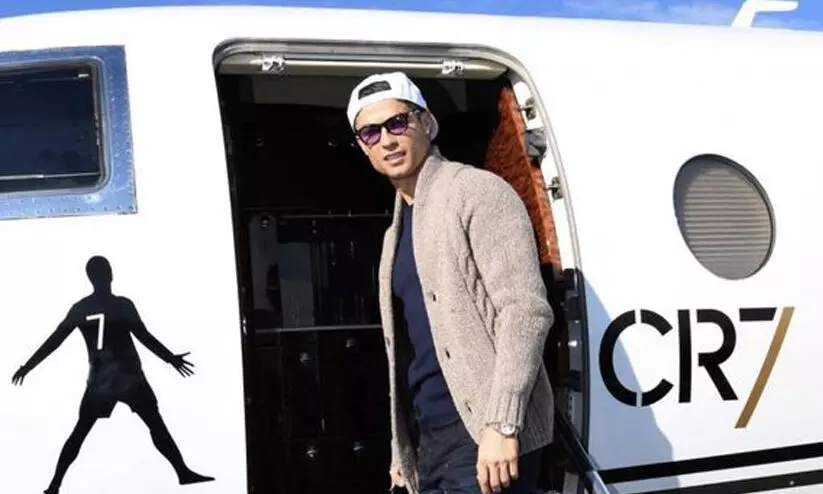 വലത് കാല് വെക്കണം, വിമാനം കയറിയാല് സ്വഭാവം മാറും; ക്രിസ്റ്റ്യാനോയുടെ ചില വിശ്വാസങ്ങളേ! വലത് കാല് വെക്കണം, വിമാനം കയറിയാല് സ്വഭാവം മാറും; ക്രിസ്റ്റ്യാനോയുടെ ചില വിശ്വാസങ്ങളേ!