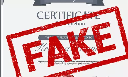 സ​ർ​ക്കാ​ർ സ​ർ​വി​സി​ൽ സ്ഥാ​ന​ക്ക​യ​റ്റ​ത്തി​ന് ത​ട്ടി​പ്പ്