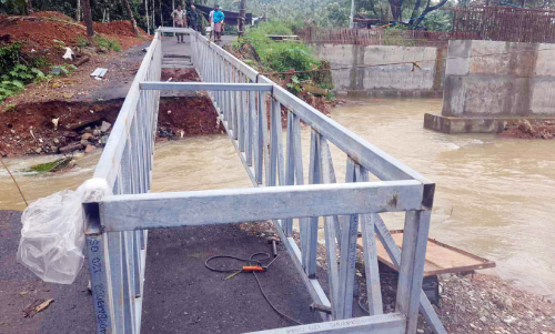 ഒരു നടപ്പാലമെങ്കിലും തരുമോ?