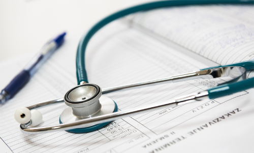 ഡോ​ക്ട​ർ​മാ​രി​ല്ല; മൂ​വാ​റ്റു​പു​ഴ ജ​ന​റ​ൽ ആ​ശു​പ​ത്രി പ്ര​വ​ർ​ത്ത​നം താ​ളം​തെ​റ്റി