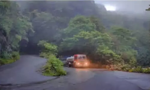 അട്ടപ്പാടി ചുരം റോഡില് ഗതാഗത നിയന്ത്രണം അട്ടപ്പാടി ചുരം റോഡില് ഗതാഗത നിയന്ത്രണം