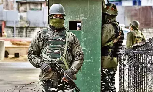 പുൽവാമയിൽ ഭീകരാക്രമണം, സി.ആർ.പി.എഫ് ഉദ്യോഗസ്ഥൻ വീരമൃത്യു വരിച്ചു