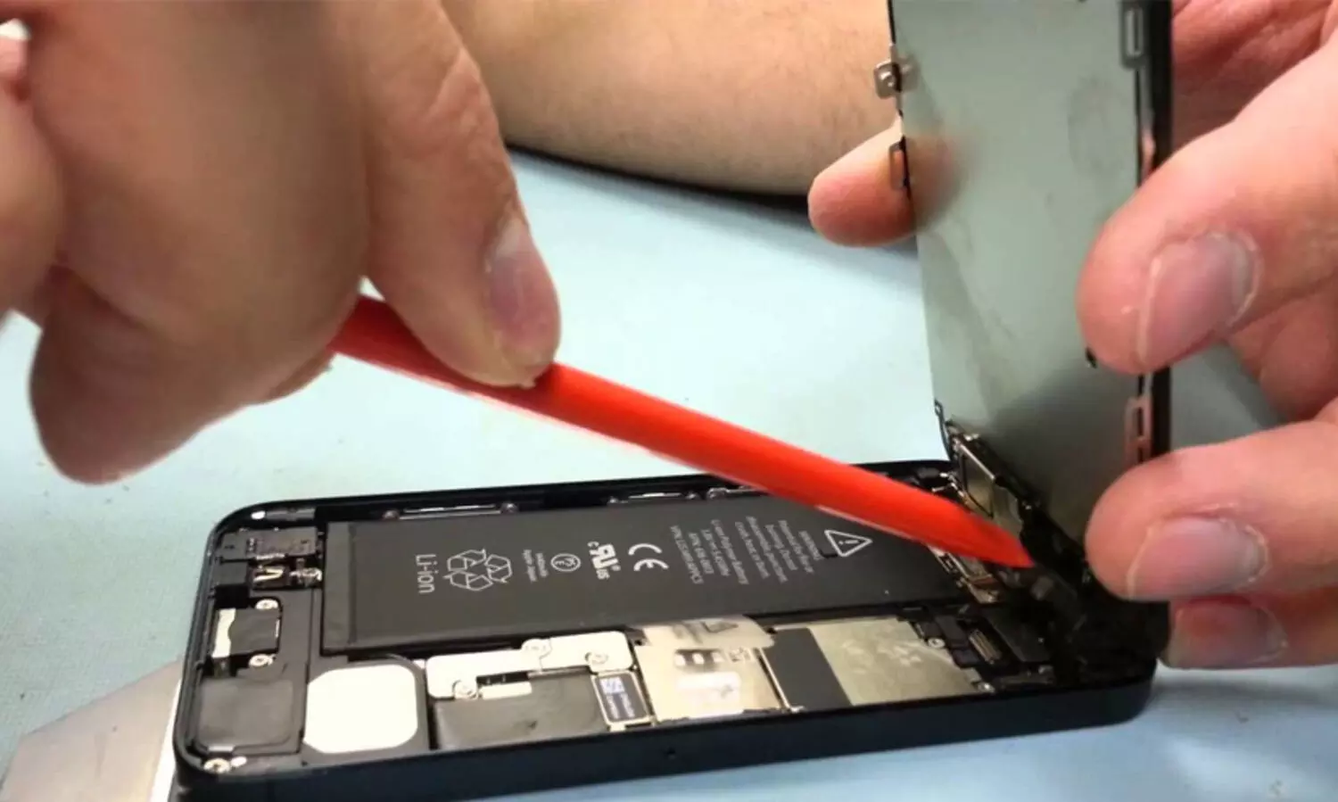 ഇനി ഫോൺ സ്വയം റിപ്പയർ ചെയ്യാം; പുതിയ നിയമത്തിനായി ശ്രമം തുടങ്ങി രാജ്യം