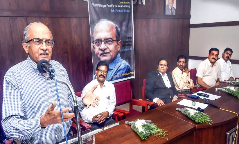 കേസ്​ ഏതു ബെഞ്ചിലെന്ന്​​ ചീഫ്​ ജസ്റ്റിസ്​ തീരുമാനിക്കുന്നത്​ ജനാധിപത്യവിരുദ്ധം -പ്രശാന്ത്​ ഭൂഷൺ