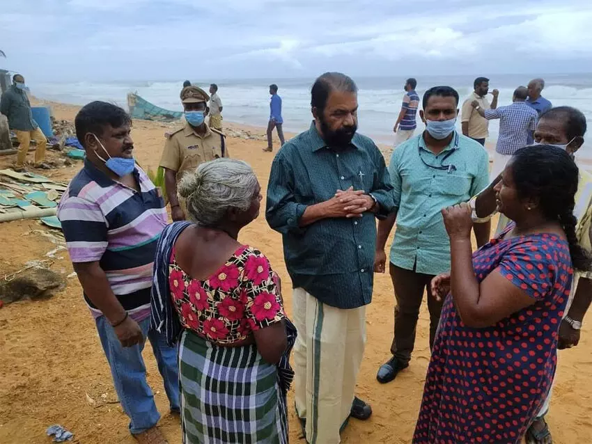 കടൽക്ഷോഭം നേരിടുന്ന ശംഖുമുഖം,വെട്ടുകാട് മേഖലകൾ മന്ത്രി വി. ശിവൻകുട്ടി സന്ദർശിച്ചു കടൽക്ഷോഭം നേരിടുന്ന ശംഖുമുഖം,വെട്ടുകാട് മേഖലകൾ മന്ത്രി വി. ശിവൻകുട്ടി സന്ദർശിച്ചു