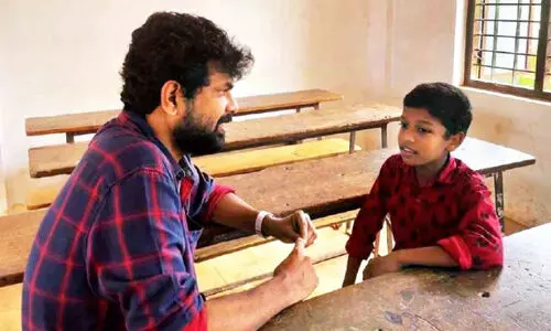 ക്ലാസ് മുറിയില്‍ മിലന്‍ പാടി; ലോകം കൗതുകത്തോടെ കേട്ടു