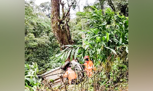 കാർ നിയന്ത്രണംവിട്ട് മറിഞ്ഞ് നാലുപേർക്ക് പരിക്ക്