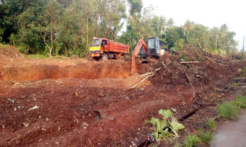 ദേ​ശീ​യ​പാ​ത നി​ർ​മാ​ണ പ്ര​വ​ർ​ത്ത​ന​ത്തി​ന്‍റെ മ​റ​വി​ൽ പാ​റ​യും മ​ണ്ണും ക​ട​ത്ത്