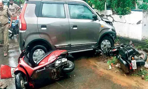 വാഹനാപകടത്തിൽ രണ്ടുപേർക്ക് പരിക്ക്