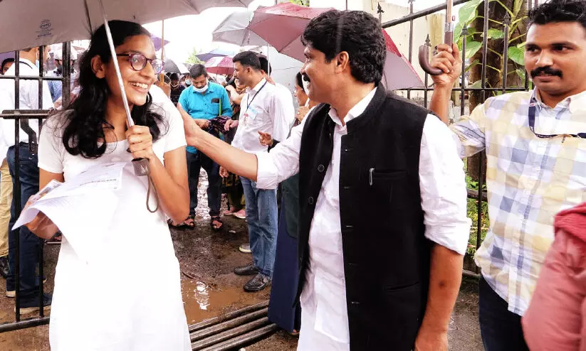 ചുരമിറങ്ങിയില്ല; സ്വന്തം ജില്ലയിൽ നീറ്റ് പരീക്ഷ എഴുതി വയനാട് ചുരമിറങ്ങിയില്ല; സ്വന്തം ജില്ലയിൽ നീറ്റ് പരീക്ഷ എഴുതി വയനാട്