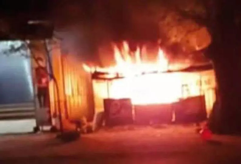 ചായക്കടയിൽ പാചക വാതക സിലിണ്ടർ പൊട്ടിത്തെറിച്ച് എട്ടുപേർക്ക് പൊള്ളലേറ്റു