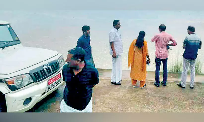 കുത്തിയൊഴുകി ഭാരതപ്പുഴ; ജലനിരപ്പ് മൂന്നര മീറ്ററായി കുത്തിയൊഴുകി ഭാരതപ്പുഴ; ജലനിരപ്പ് മൂന്നര മീറ്ററായി