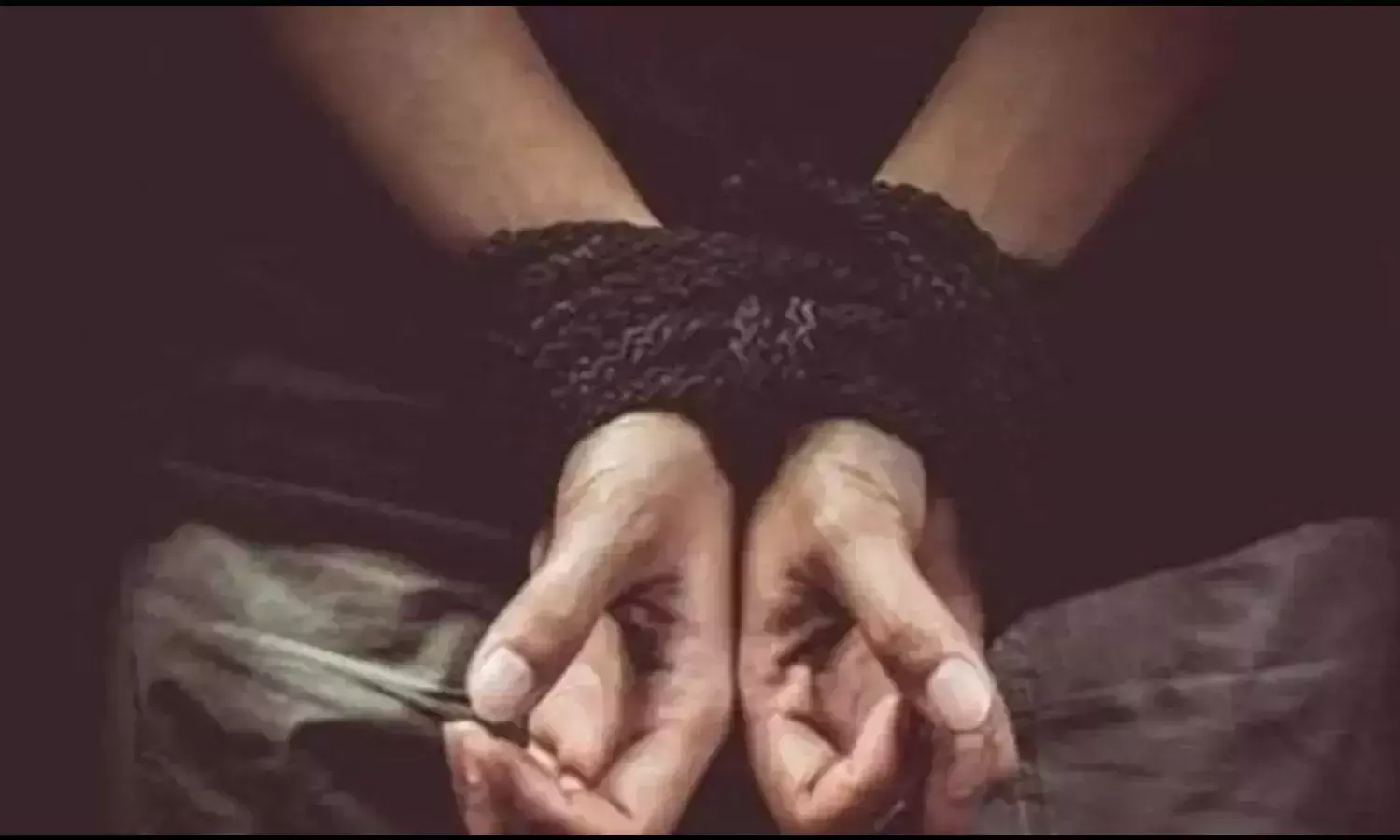 കാമുകനൊപ്പം കഴിയാൻ വ്യാജ കിഡ്നാപ്പിങ് നടത്തി മാതാപിതാക്കളിൽനിന്ന് പണം തട്ടാൻ ശ്രമിച്ച യുവതി പിടിയിൽ കാമുകനൊപ്പം കഴിയാൻ വ്യാജ കിഡ്നാപ്പിങ് നടത്തി മാതാപിതാക്കളിൽനിന്ന് പണം തട്ടാൻ ശ്രമിച്ച യുവതി പിടിയിൽ