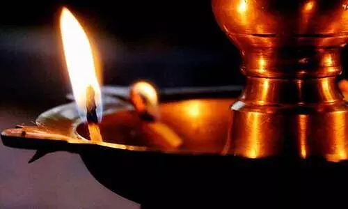 രാമായണ കഥകളൊരുങ്ങുന്നു; കുമിഴ് മരത്തിൽ