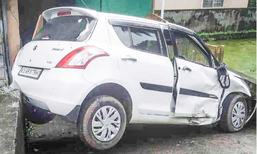 പള്ളിക്കര തീണ്ടാക്കുളത്തിന് സമീപം കാറുകൾ കൂട്ടിയിടിച്ചു