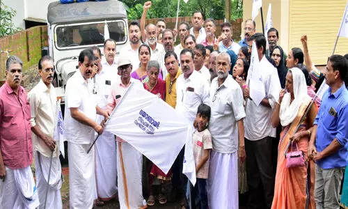 ദ​യാ​ബാ​യിയുടെ നി​രാ​ഹാ​ര​സ​മ​രം: വാ​ഹ​ന​റാ​ലി ന​ട​ത്തി