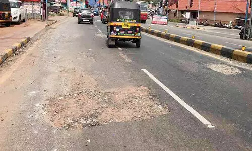 ആറ്റിങ്ങലിൽ ദേശീയപാതയിൽ കുഴി, മഴ പെയ്താൽ വെള്ളക്കെട്ട്