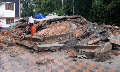 നിർമാണത്തിലിരുന്ന ഇരുനില വീട് ഇടിഞ്ഞുവീണു