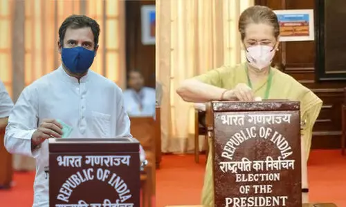 രാഷ്ട്രപതി തെരഞ്ഞെടുപ്പ്: സോണിയയും രാഹുലും എത്തിയത് മുതിർന്ന നേതാക്കൾക്കൊപ്പം രാഷ്ട്രപതി തെരഞ്ഞെടുപ്പ്: സോണിയയും രാഹുലും എത്തിയത് മുതിർന്ന നേതാക്കൾക്കൊപ്പം