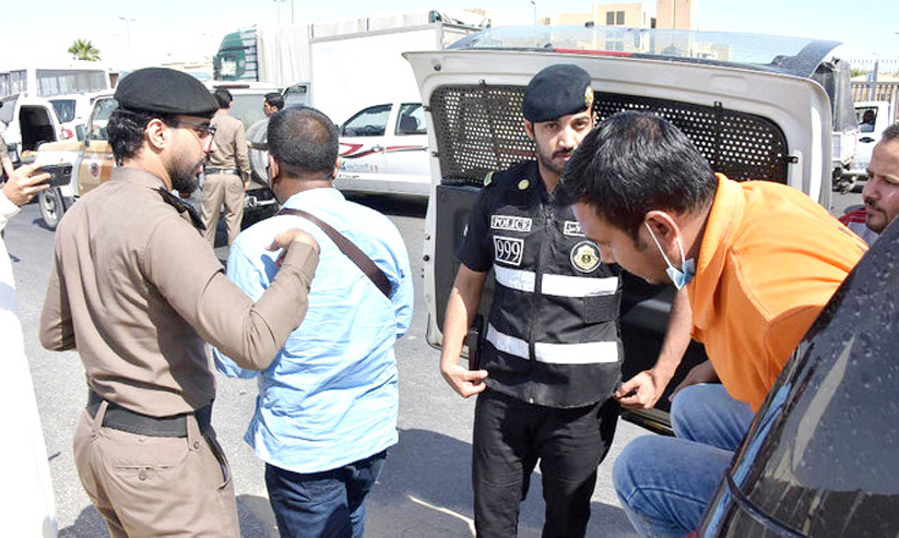 സൗദിയിൽ ഒരാഴ്ചക്കിടെ 10,401 നിയമവിരുദ്ധർ അറസ്റ്റിൽ സൗദിയിൽ ഒരാഴ്ചക്കിടെ 10,401 നിയമവിരുദ്ധർ അറസ്റ്റിൽ