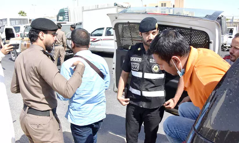 സൗദിയിൽ ഒരാഴ്ചക്കിടെ 10,401 നിയമവിരുദ്ധർ അറസ്റ്റിൽ സൗദിയിൽ ഒരാഴ്ചക്കിടെ 10,401 നിയമവിരുദ്ധർ അറസ്റ്റിൽ