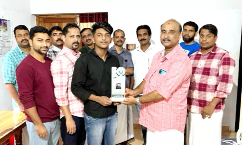 പത്താം ക്ലാസ് വിജയികളെ അനുമോദിച്ചു പത്താം ക്ലാസ് വിജയികളെ അനുമോദിച്ചു