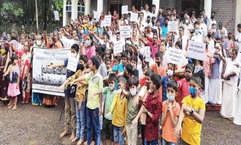 അതിരപ്പിള്ളിയിൽ മദ്യശാല വിരുദ്ധ സമരം