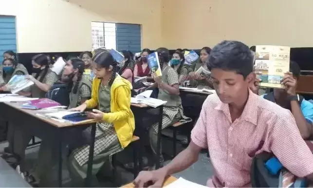 പത്താം ക്ലാസ്, പ്ലസ് ടു പരീക്ഷകൾ എഴുതാതെ ആയിരക്കണക്കിന് കുട്ടികൾ...കാരണം കോവിഡോ?