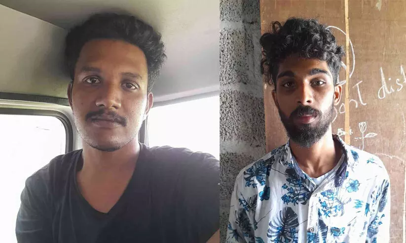 സ്കൂളുകളിലും കോളേജുകളിലും കഞ്ചാവ് വില്പന രണ്ടുപേർ പിടിയിൽ. സ്കൂളുകളിലും കോളേജുകളിലും കഞ്ചാവ് വില്പന രണ്ടുപേർ പിടിയിൽ.