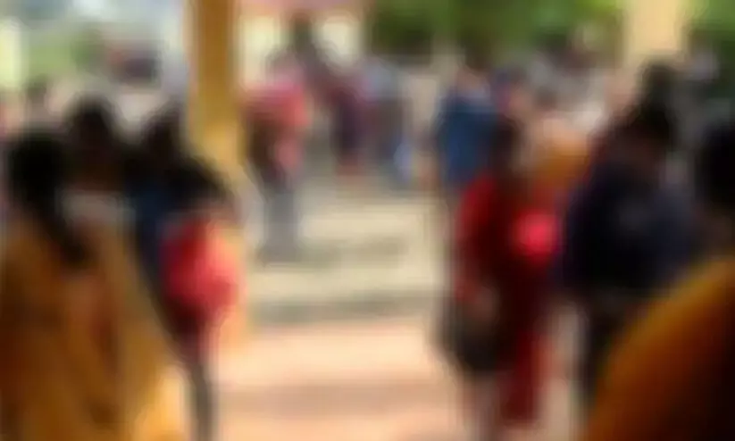 നീറ്റ് പരീക്ഷക്ക് അടിവസ്ത്രം അഴിപ്പിച്ച സംഭവം: കേന്ദ്രം അന്വേഷണത്തിന്; റിപ്പോർട്ടിന്റെ അടിസ്ഥാനത്തിൽ തുടർനടപടി നീറ്റ് പരീക്ഷക്ക് അടിവസ്ത്രം അഴിപ്പിച്ച സംഭവം: കേന്ദ്രം അന്വേഷണത്തിന്; റിപ്പോർട്ടിന്റെ അടിസ്ഥാനത്തിൽ തുടർനടപടി