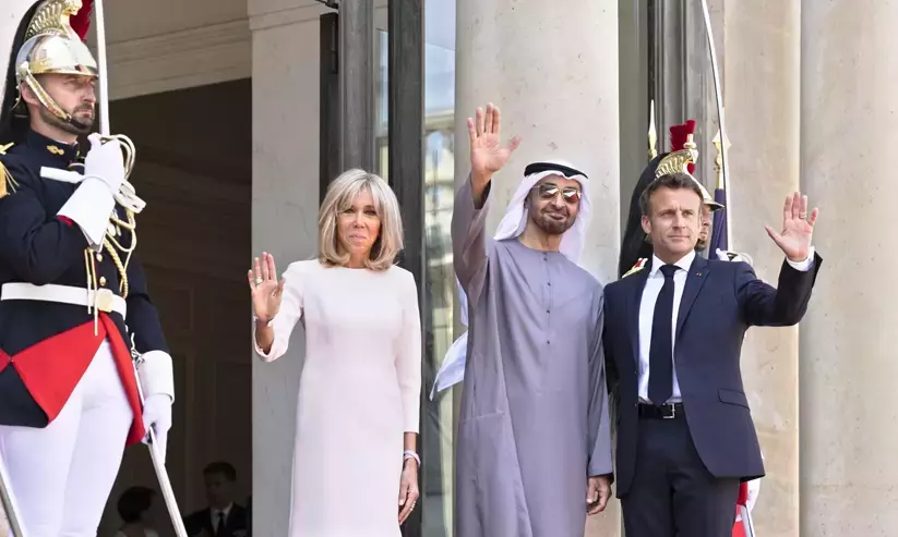 ഫ്രാൻസിൽ ശൈഖ് മുഹമ്മദിന് ഊഷ്മള സ്വീകരണം ഫ്രാൻസിൽ ശൈഖ് മുഹമ്മദിന് ഊഷ്മള സ്വീകരണം