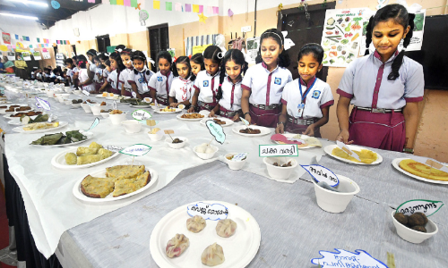 കഞ്ഞി മുതൽ കോവയില ഉപ്പേരി വരെ; ന്യൂജൻ കർക്കടകമേള പൊളി