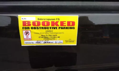നോ പാർക്കിങ്​ ബോർഡില്ലാത്തിടത്തും   പിഴചുമത്തി പൊലീസ്