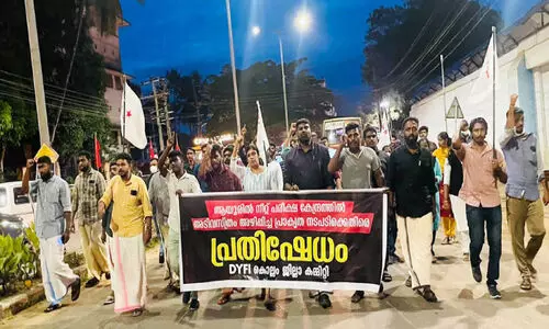 വിദ്യാർഥിനിയുടെ അടിവസ്ത്രം അഴിപ്പിച്ച സംഭവം: വ്യാപക പ്രതിഷേധം വിദ്യാർഥിനിയുടെ അടിവസ്ത്രം അഴിപ്പിച്ച സംഭവം: വ്യാപക പ്രതിഷേധം