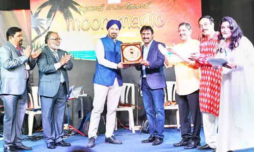 ക​ണ്ണൂ​ർ ശ​രീ​ഫ്​ പാ​ടി​ത്തി​മി​ർ​ത്തു; സം​ഗീ​ത​സാ​ന്ദ്ര​മാ​യി കു​വാ​ഖ് സം​ഗ​മം