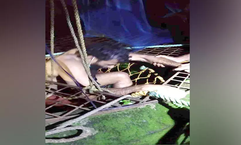 കിണറ്റിൽ കുടുങ്ങിയ ആളെ അഗ്നിരക്ഷാസേന രക്ഷിച്ചു കിണറ്റിൽ കുടുങ്ങിയ ആളെ അഗ്നിരക്ഷാസേന രക്ഷിച്ചു