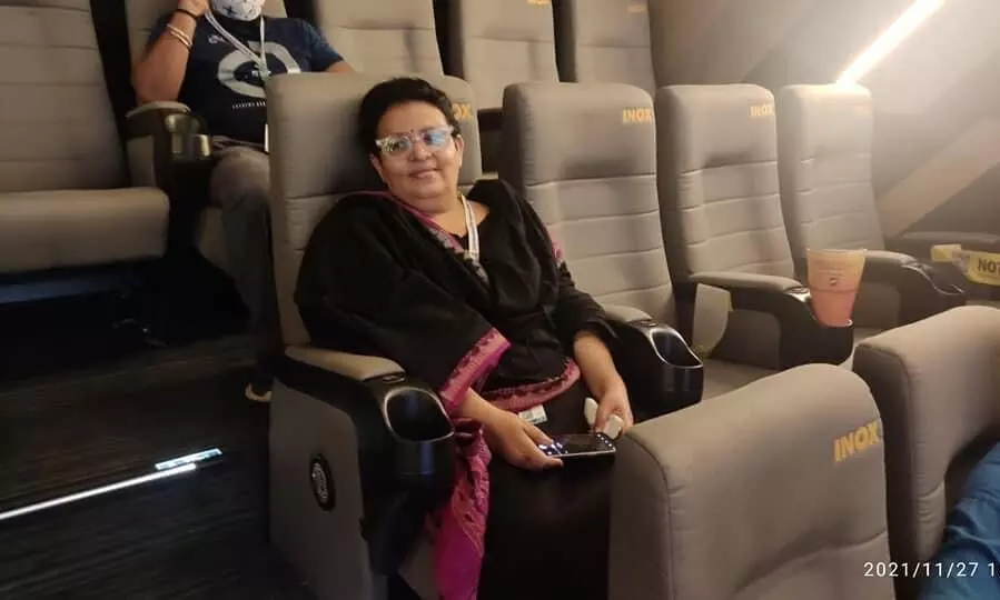 സംവിധായികയെ പൊലീസ് തൂക്കിയെടുത്തത് ജനാധിപത്യമല്ല, അക്കാദമി അംഗമായിട്ടും ഒന്നും അറിയുന്നില്ല -ദീദി ദാമോദരൻ സംവിധായികയെ പൊലീസ് തൂക്കിയെടുത്തത് ജനാധിപത്യമല്ല, അക്കാദമി അംഗമായിട്ടും ഒന്നും അറിയുന്നില്ല -ദീദി ദാമോദരൻ