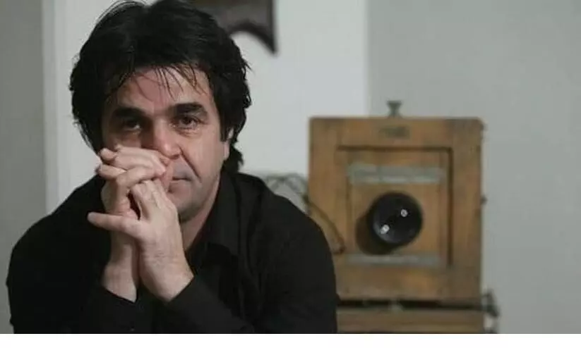 Acclaimed Iran film maker Jafar Panahi ordered to serve six years in jail