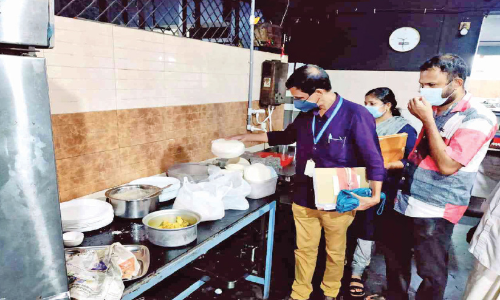 ഓമശ്ശേരിയിലെ ഹോട്ടലുകളിൽ ആരോഗ്യ വകുപ്പ് പരിശോധന