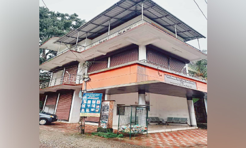 കെട്ടിടം നോക്കുകുത്തി; പഞ്ചായത്തിന് വരുമാനനഷ്ടം