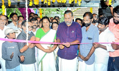 മകന്‍റെ ഓർമക്കായി വായനശാല നിർമിച്ചു നൽകി