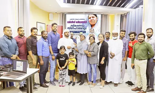 സാ​മൂ​ഹി​ക പ്ര​വ​ർ​ത്ത​ക ന​ർ​ഗീ​സ് ബീ​ഗ​ത്തെ ആ​ദ​രി​ച്ചു