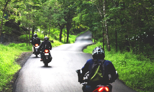 ഭീതി പരത്തി ബൈക്കുകളിൽ വിദ്യാർഥികളുടെ അഭ്യാസ പ്രകടനം