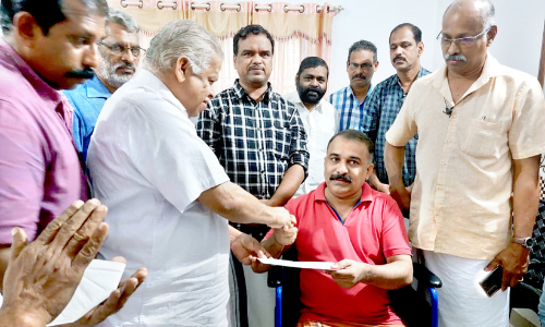 കേ​ളി​യു​ടെ ചി​കി​ത്സ സ​ഹാ​യം കൈ​മാ​റി