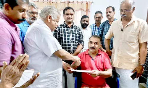 കേ​ളി​യു​ടെ ചി​കി​ത്സ സ​ഹാ​യം കൈ​മാ​റി