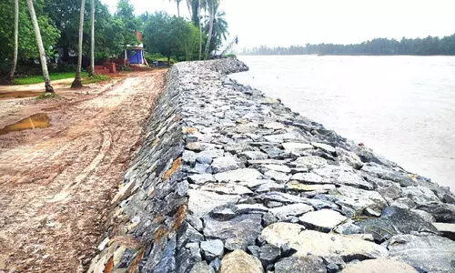 കടൽഭിത്തി നിർമാണം പൂർത്തിയായി; ആശ്വാസ തീരത്ത് അഴീക്കൽ ഫെറി