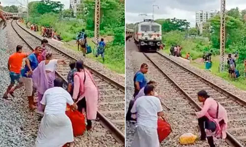 ട്രെയിൻ അപകടമൊഴിവായത് തലനാരിഴക്ക്; നടുക്കുന്ന വിഡിയോ പങ്കുവെച്ച് ഐ.എ.എസ് ഓഫീസർ