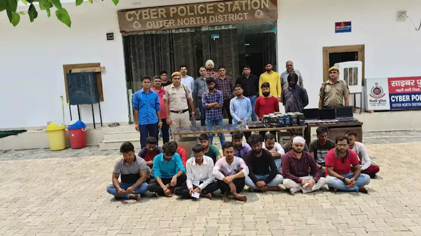 മോർഫ് ചെയ്ത ചിത്രങ്ങളയച്ച് ഭീഷണി; ചൈനീസ് ലോൺ ആപ്പിലൂടെ കോടികൾ തട്ടിയ റാക്കറ്റ് പിടിയിൽ