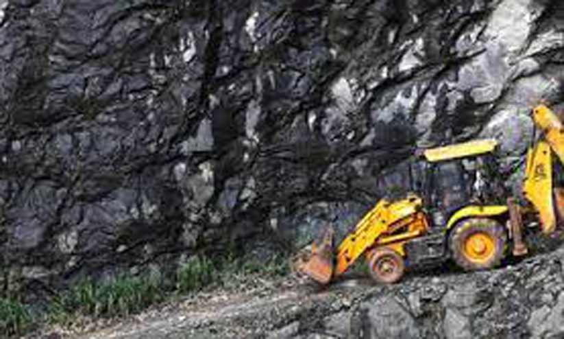 അനധികൃത പാറഖനനം: ഉപകരണവും വാഹനങ്ങളും പിടിച്ചെടുത്തു അനധികൃത പാറഖനനം: ഉപകരണവും വാഹനങ്ങളും പിടിച്ചെടുത്തു